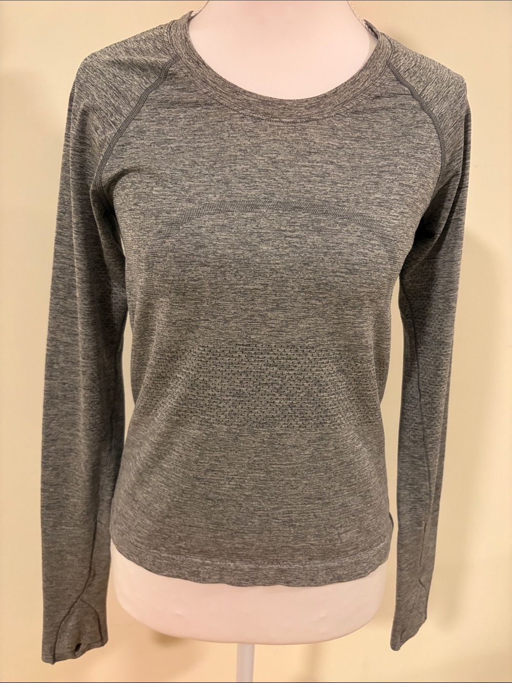 Lululemon Light Gray Long-Sleeve Women's Performance Top